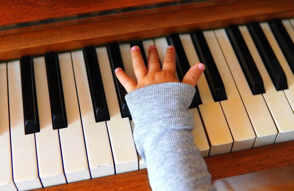 幼児期のピアノ選び：電子ピアノとキーボードの比較 | まなのび：幼児 